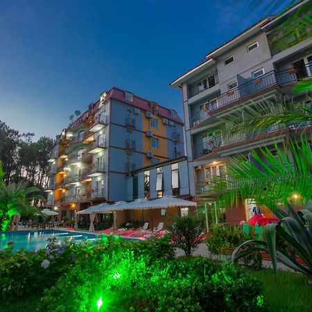 שקווטילי Iveria Elli Hotel מראה חיצוני תמונה