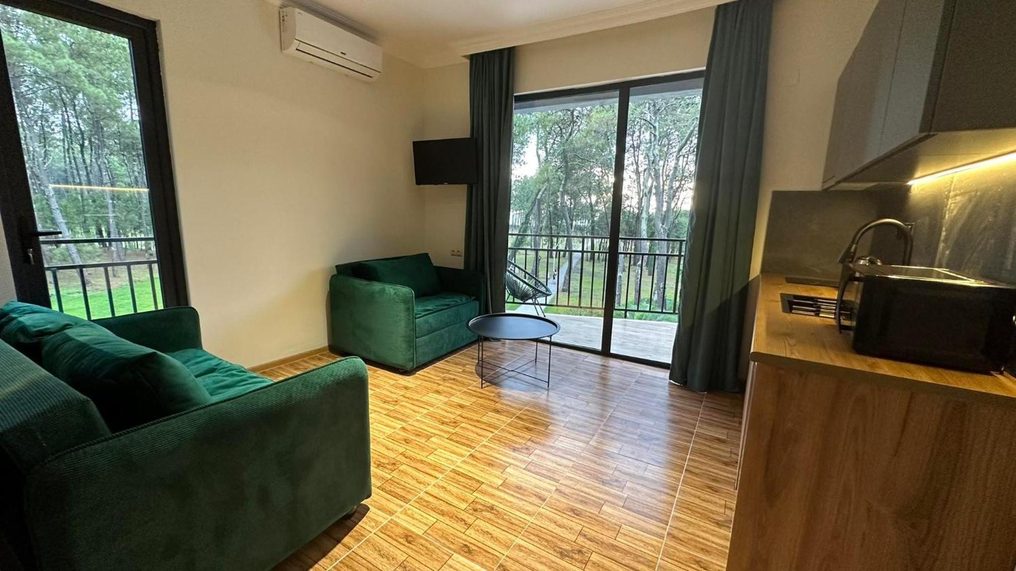 שקווטילי Iveria Elli Hotel מראה חיצוני תמונה