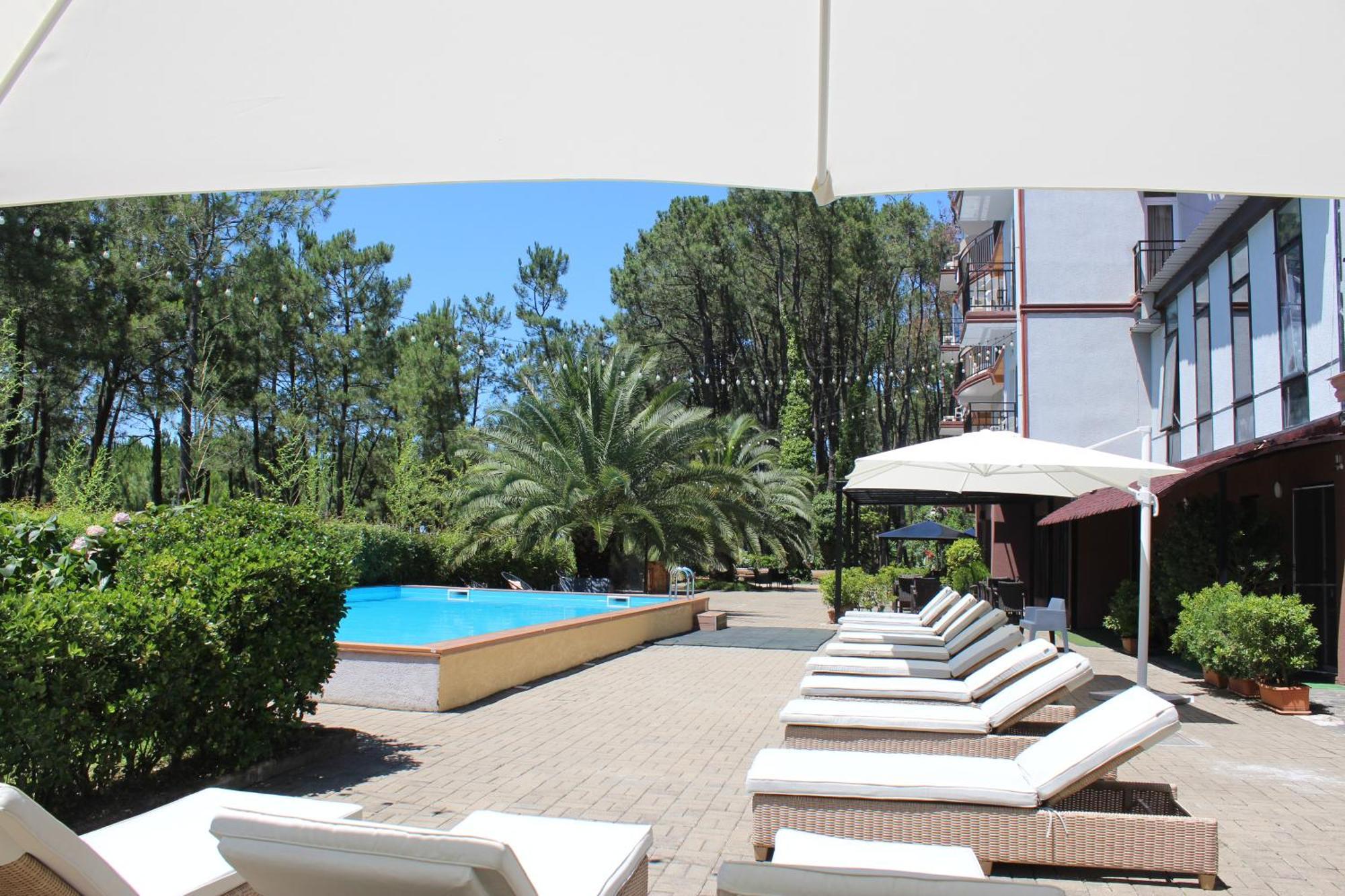 שקווטילי Iveria Elli Hotel מראה חיצוני תמונה