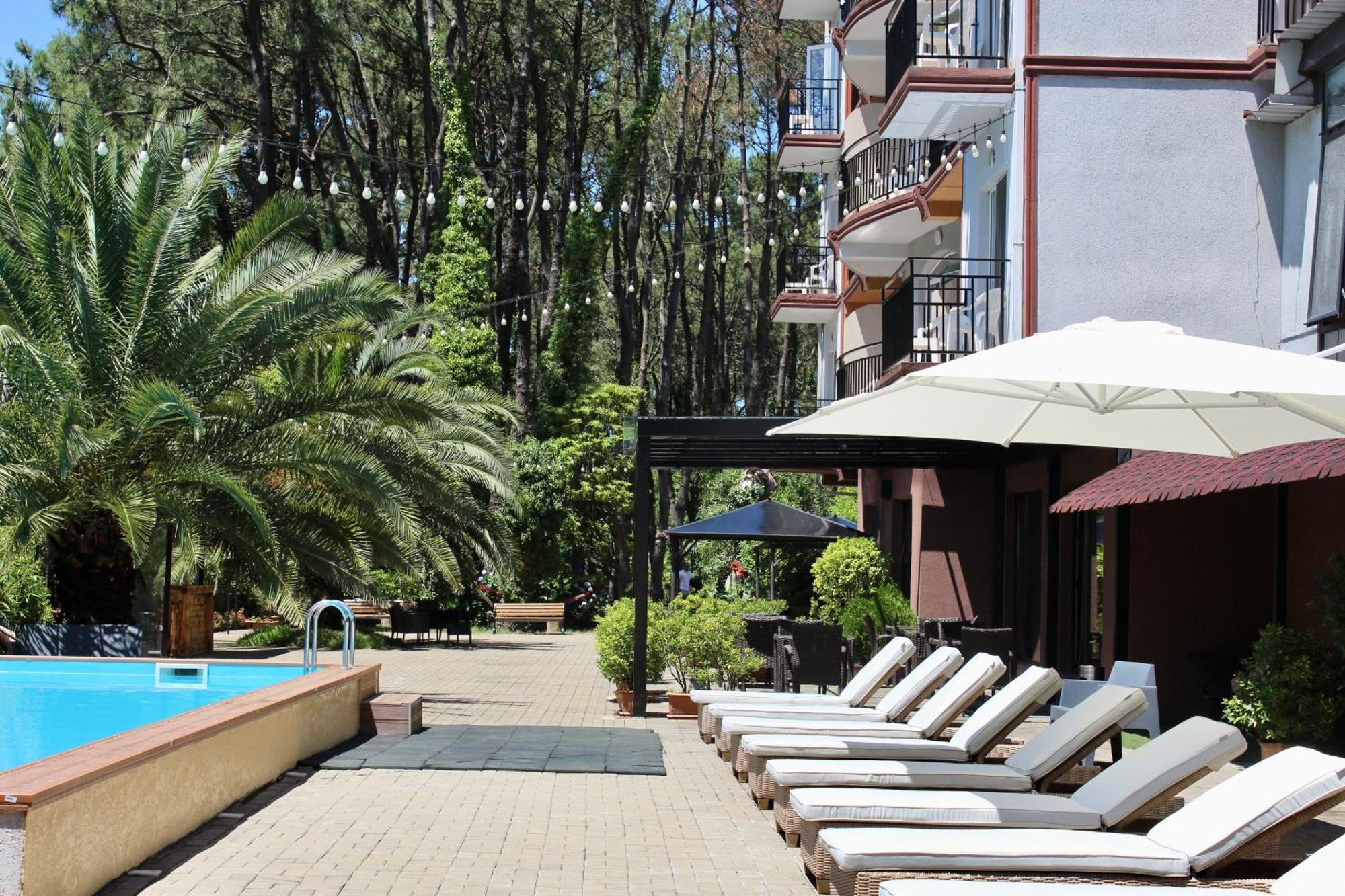 שקווטילי Iveria Elli Hotel מראה חיצוני תמונה