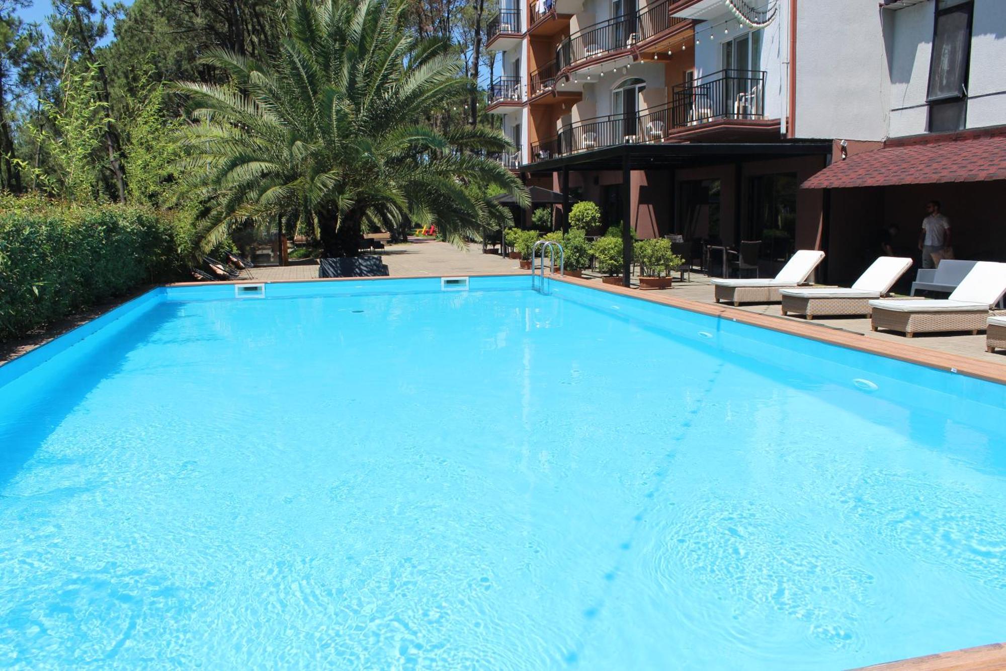 שקווטילי Iveria Elli Hotel מראה חיצוני תמונה