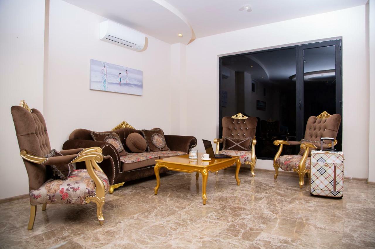 שקווטילי Iveria Elli Hotel מראה חיצוני תמונה