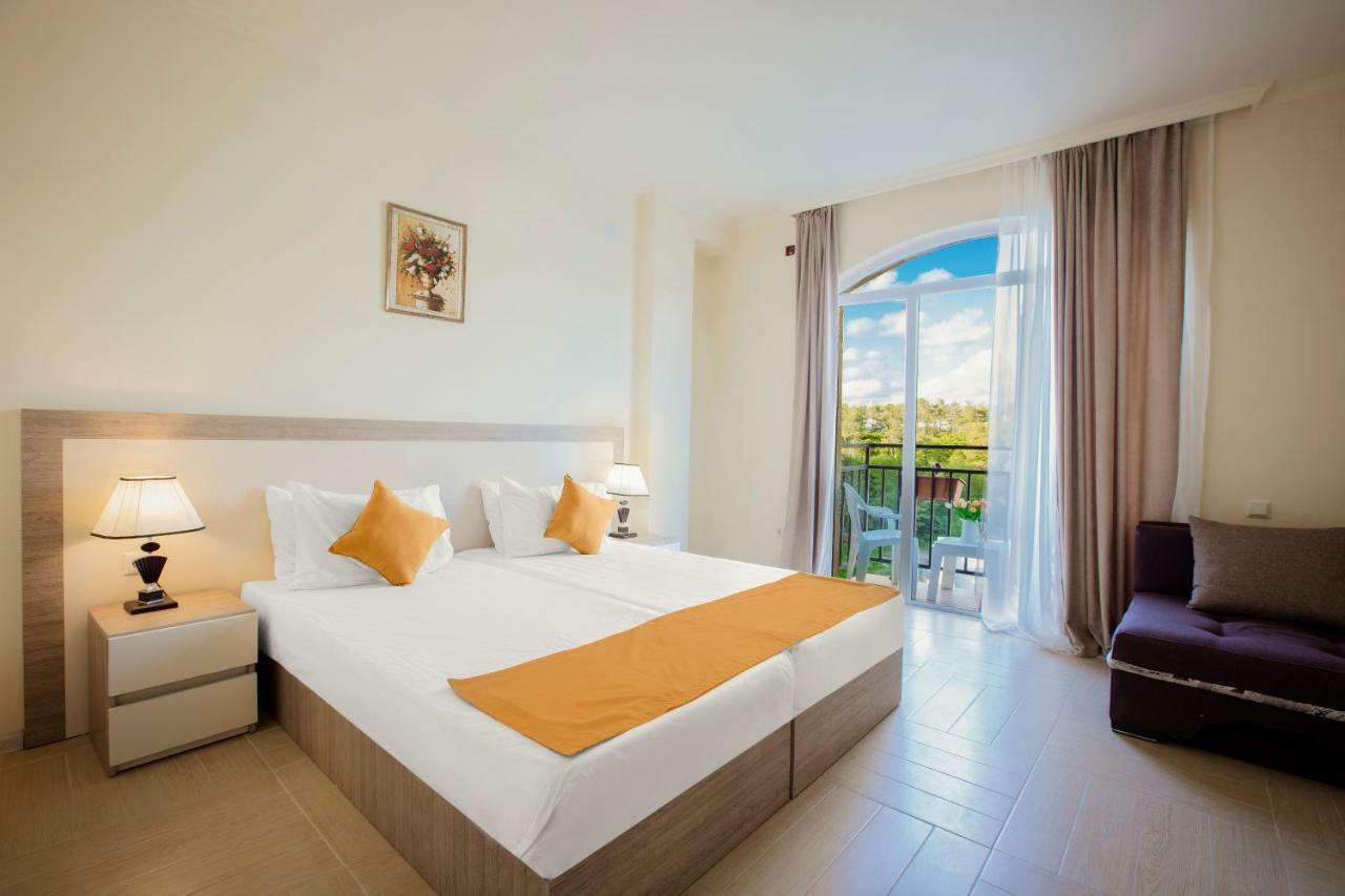 שקווטילי Iveria Elli Hotel מראה חיצוני תמונה