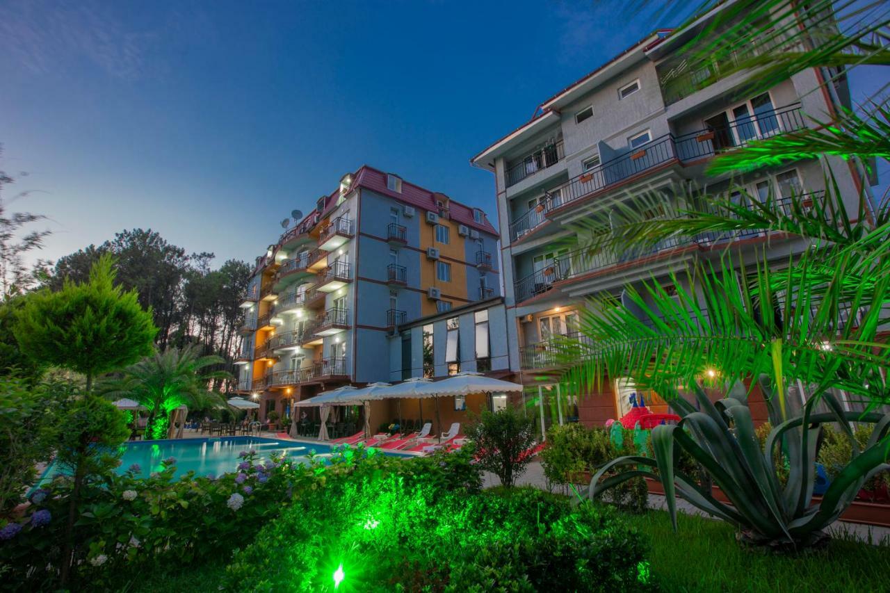 שקווטילי Iveria Elli Hotel מראה חיצוני תמונה