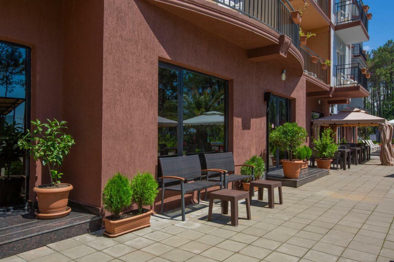 שקווטילי Iveria Elli Hotel מראה חיצוני תמונה
